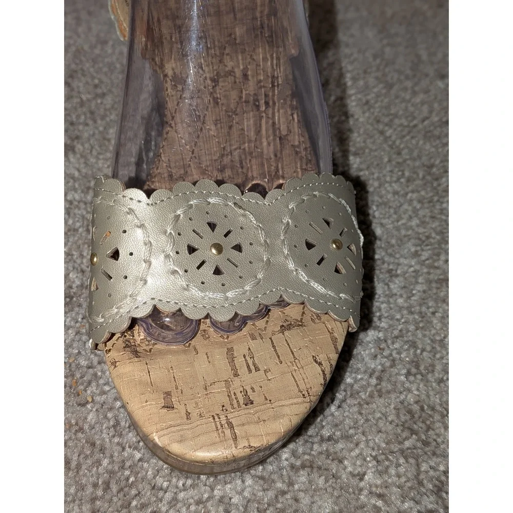 Easy Spirit Esmarvela Wedge Sandals Gold Metallic Laser Cut Cork Footbed ‎ 8M